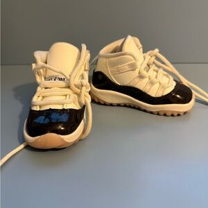 Jordan 11 Sneakers Neapolitan Air Jordan Retro Black White Toddler Size 5